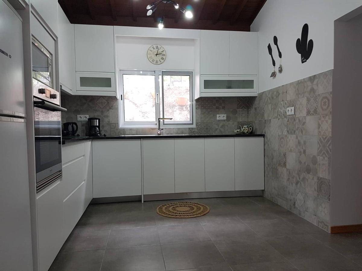 Join Our Relaxed House Near The Beach - Mosteiros Mosteiros  Εξωτερικό φωτογραφία