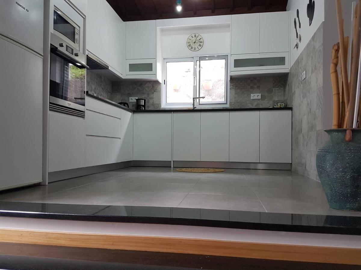 Join Our Relaxed House Near The Beach - Mosteiros Mosteiros  Εξωτερικό φωτογραφία